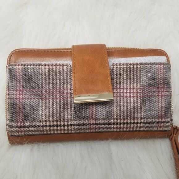 Brown Plaid Wristlet/Clutch Boutique Wallet. - Picture 15 of 16